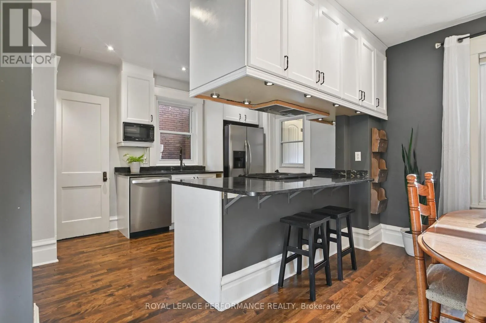 52 MARLOWE CRESCENT