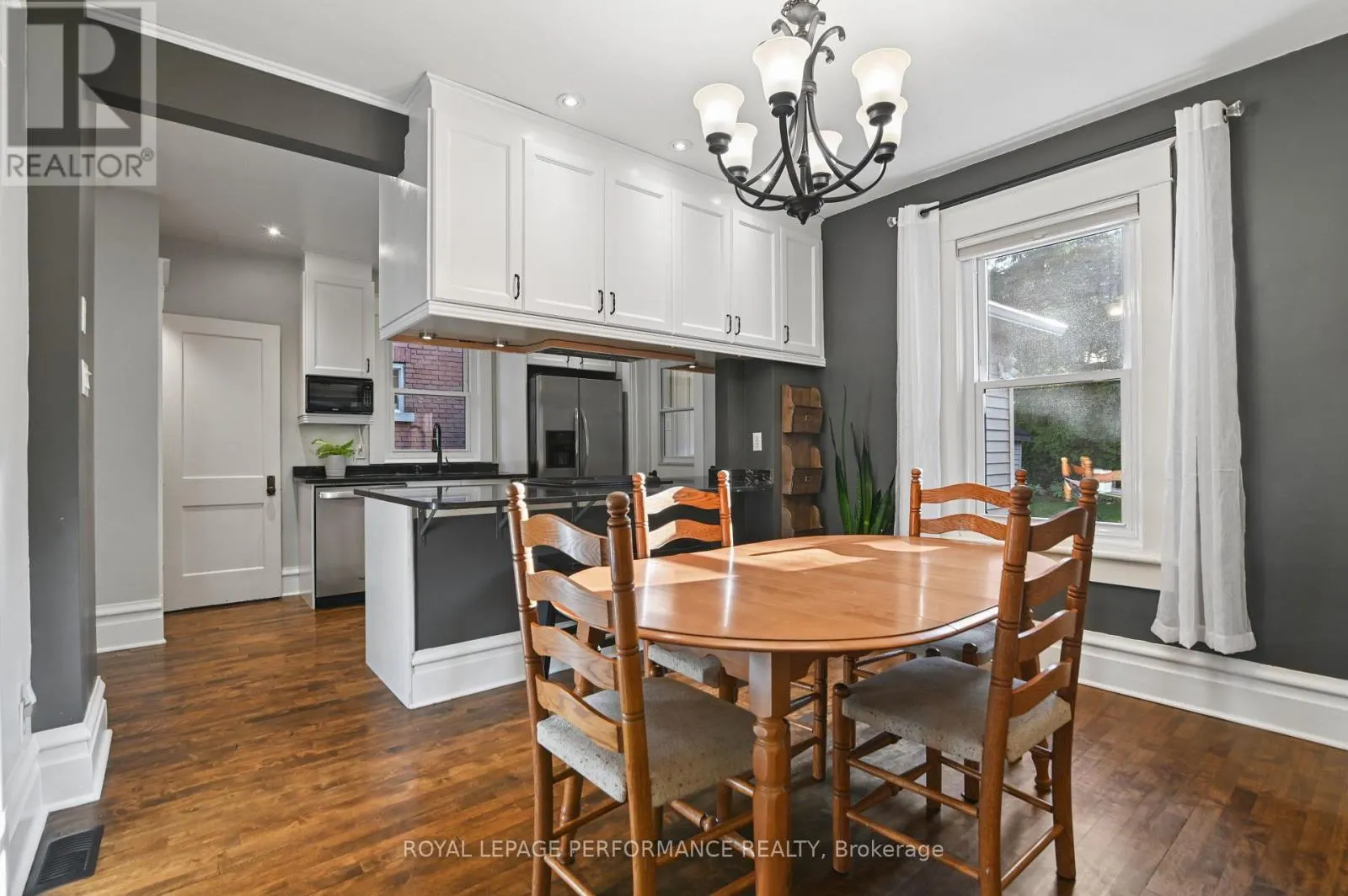 52 MARLOWE CRESCENT