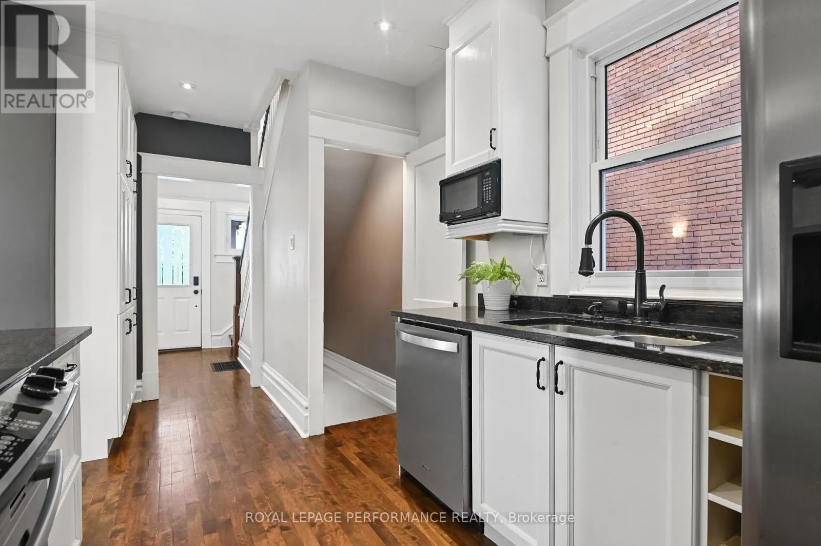 52 MARLOWE CRESCENT