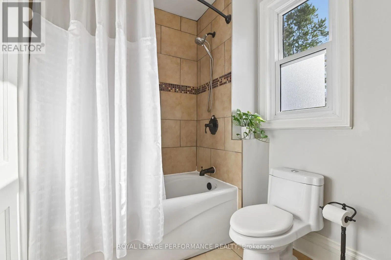 52 MARLOWE CRESCENT