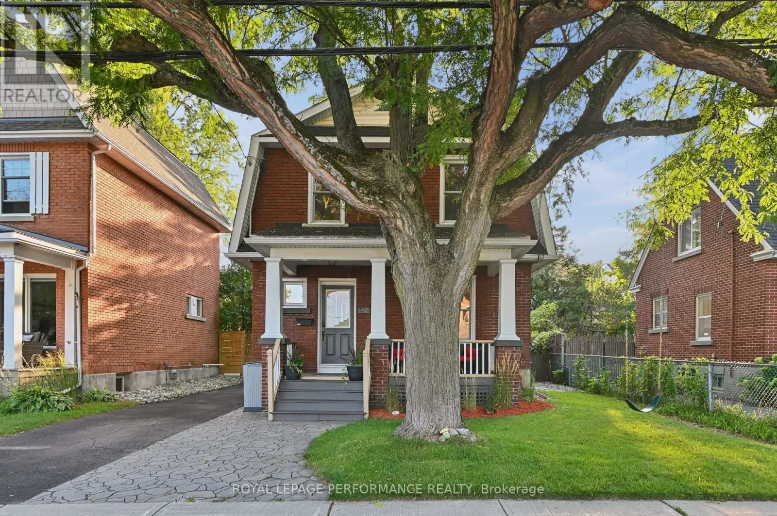 52 MARLOWE CRESCENT