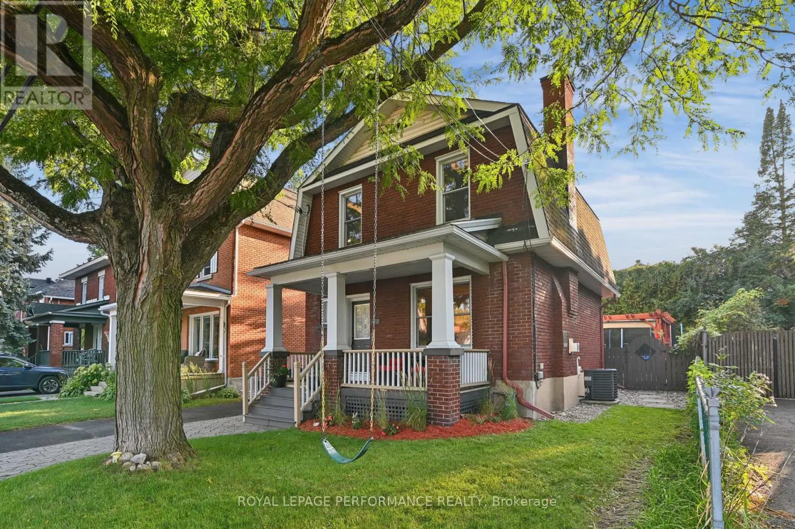 52 MARLOWE CRESCENT