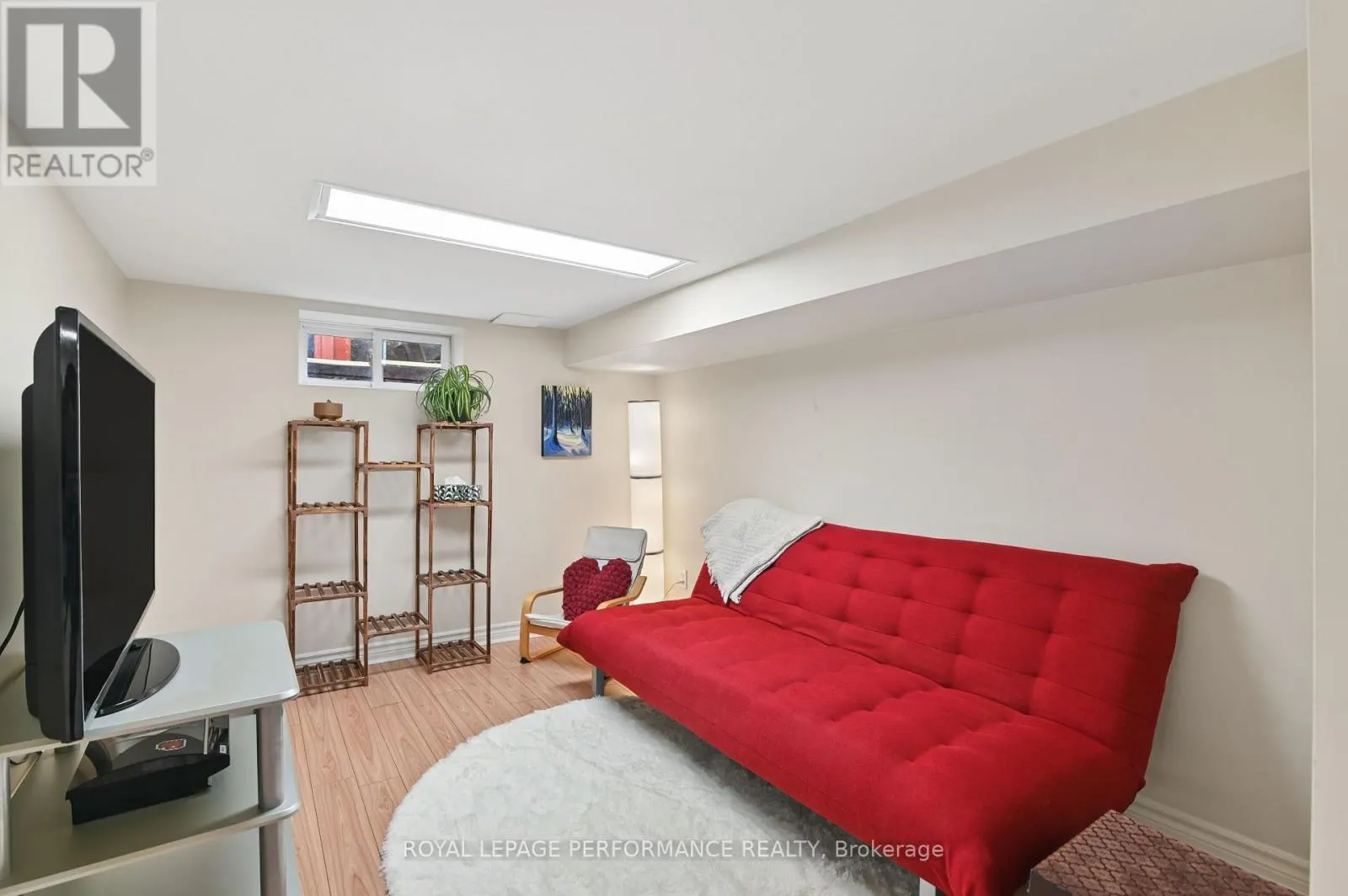 52 MARLOWE CRESCENT