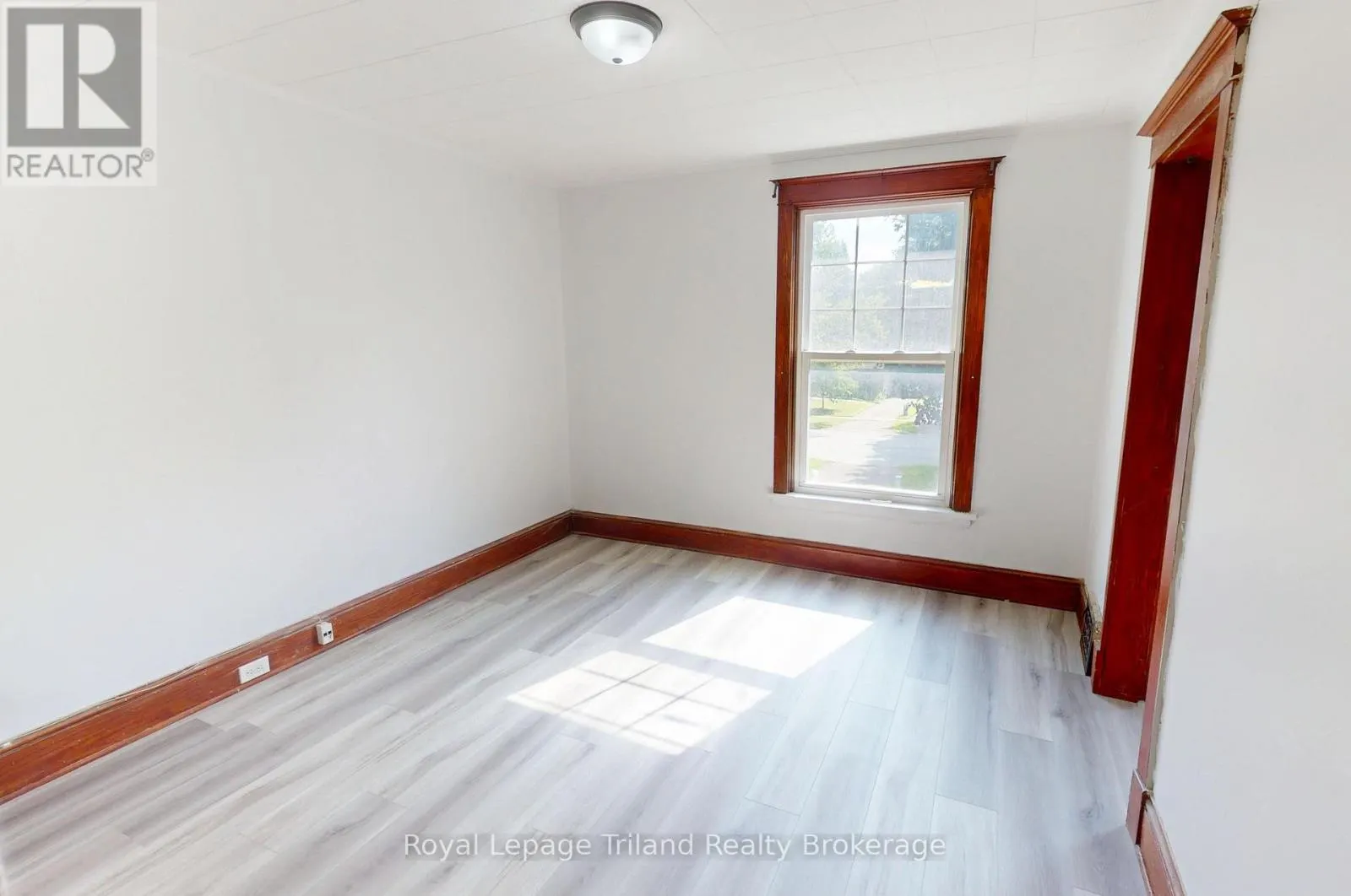 279 VANSITTART AVENUE