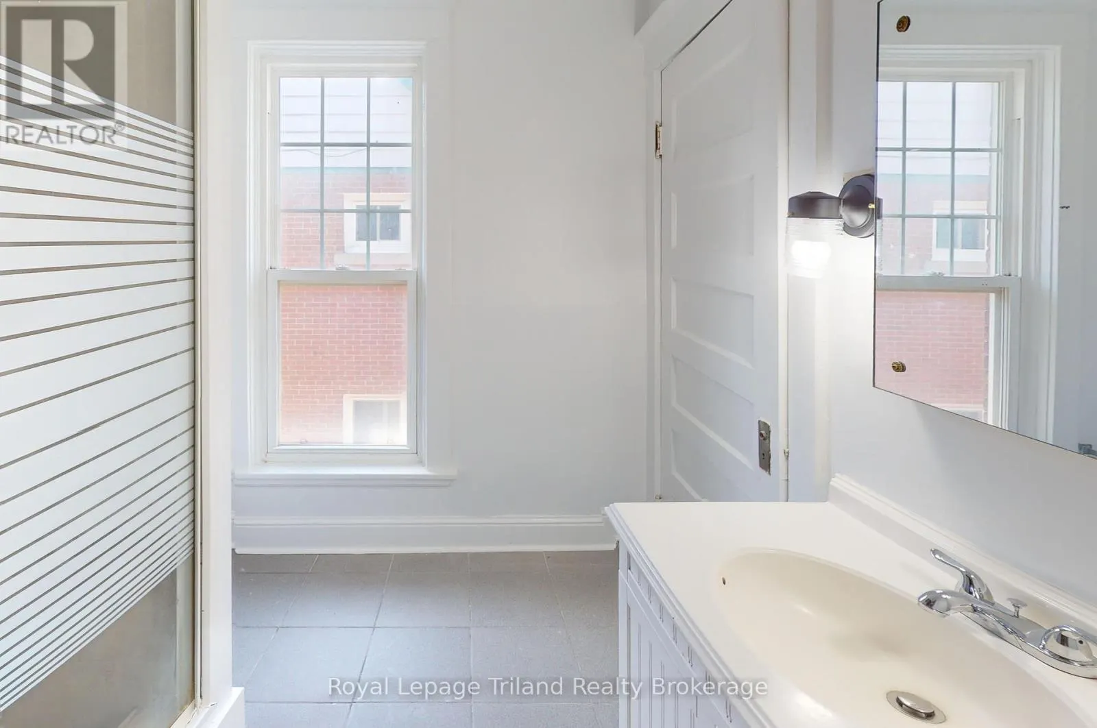 279 VANSITTART AVENUE