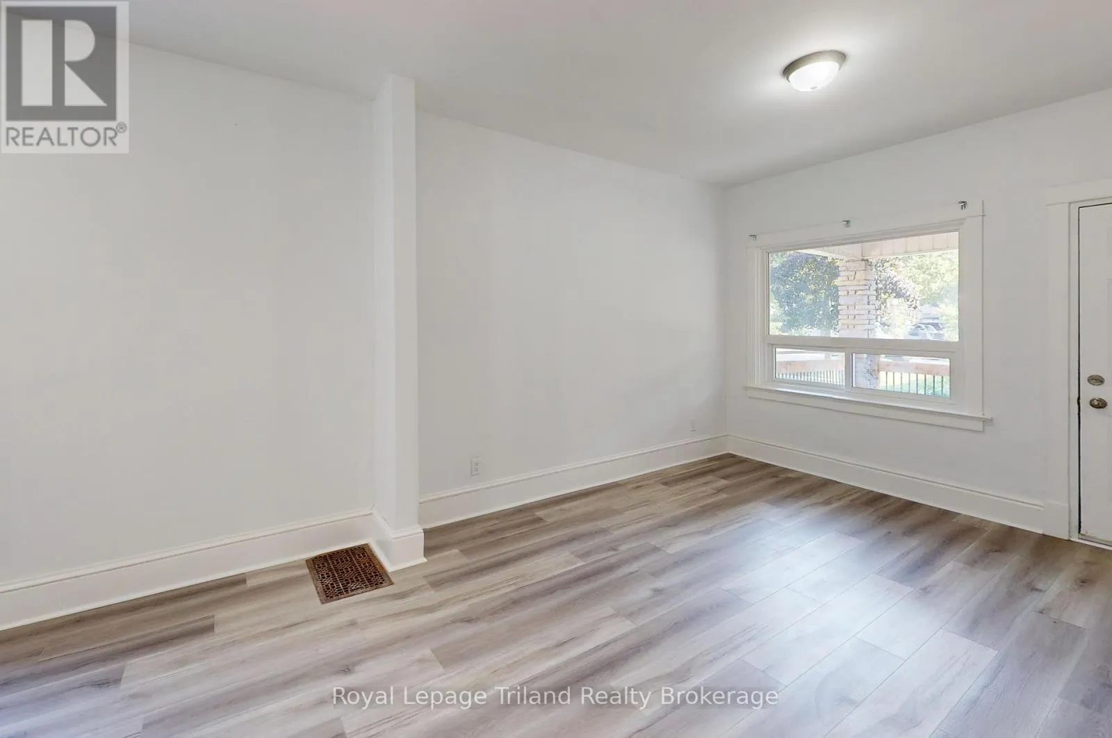 279 VANSITTART AVENUE