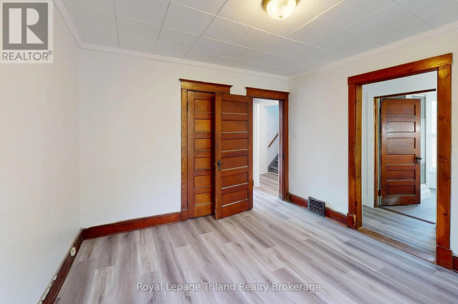 279 VANSITTART AVENUE