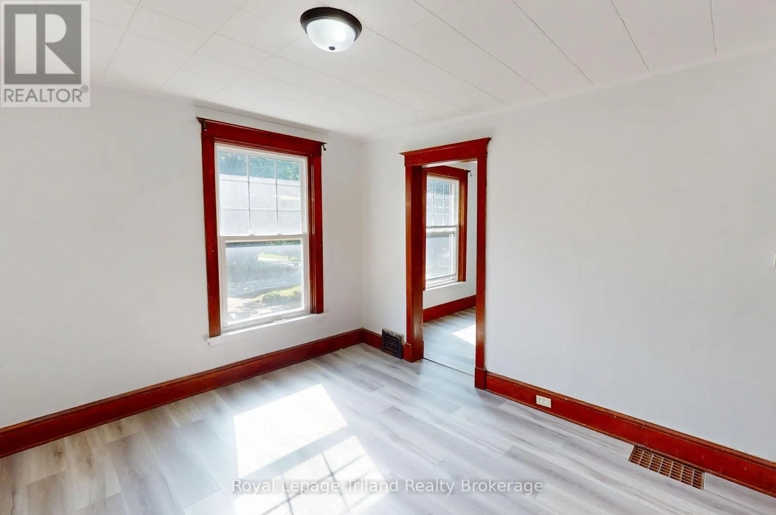 279 VANSITTART AVENUE