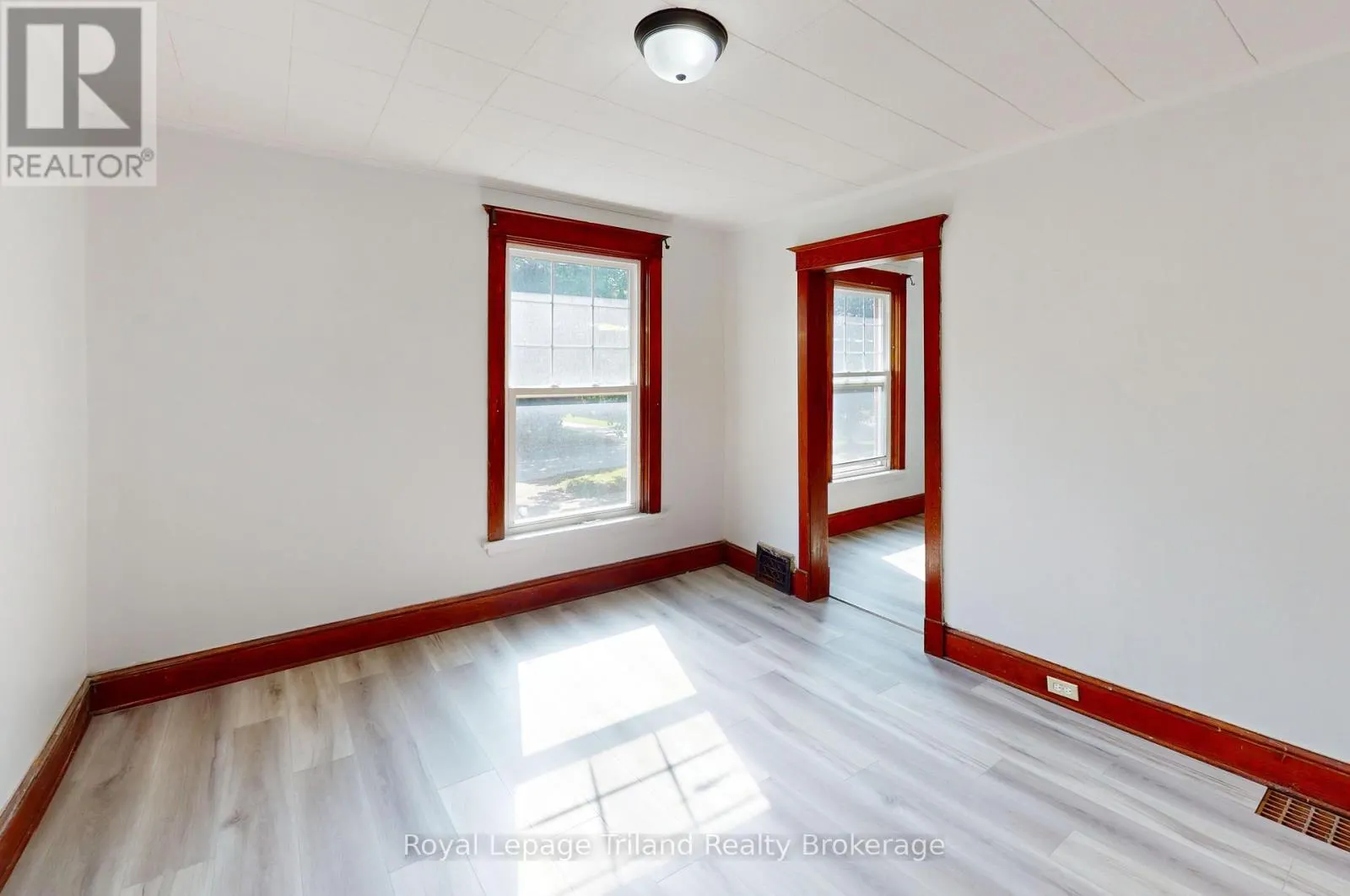 279 VANSITTART AVENUE