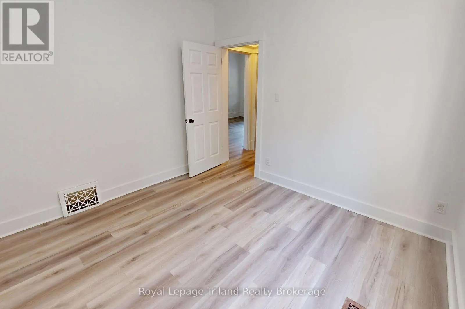 279 VANSITTART AVENUE