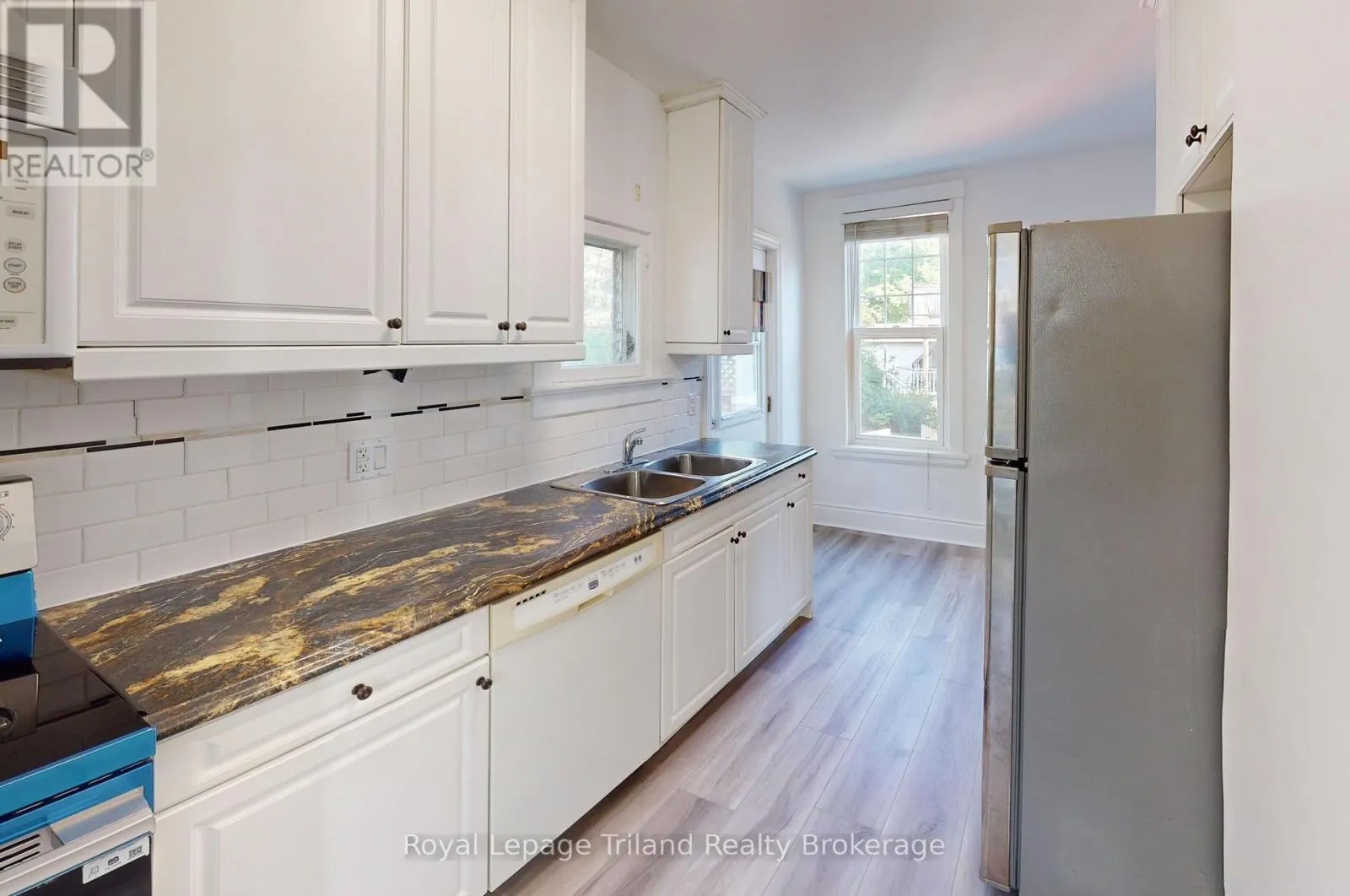 279 VANSITTART AVENUE