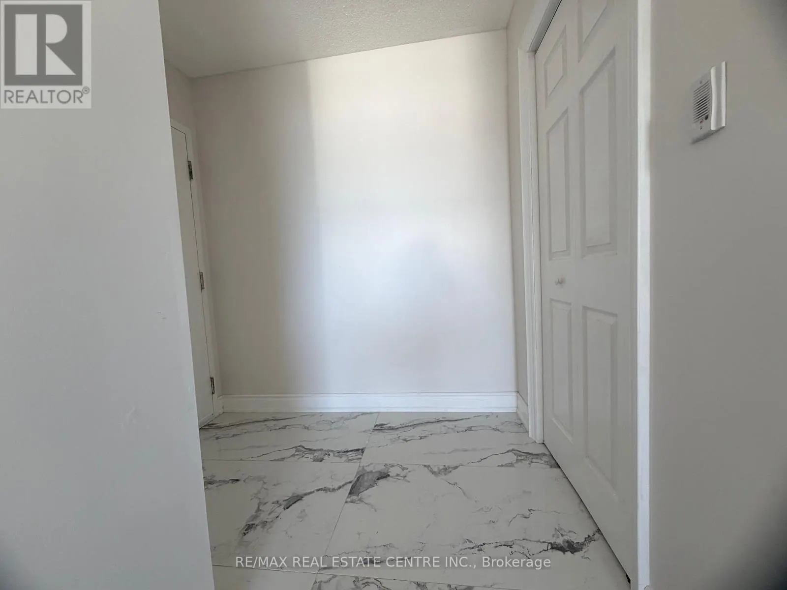301 - 60 DONLY DRIVE S #301