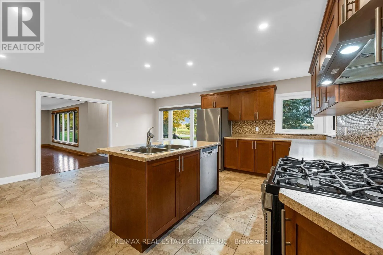 2347 GUYATT ROAD