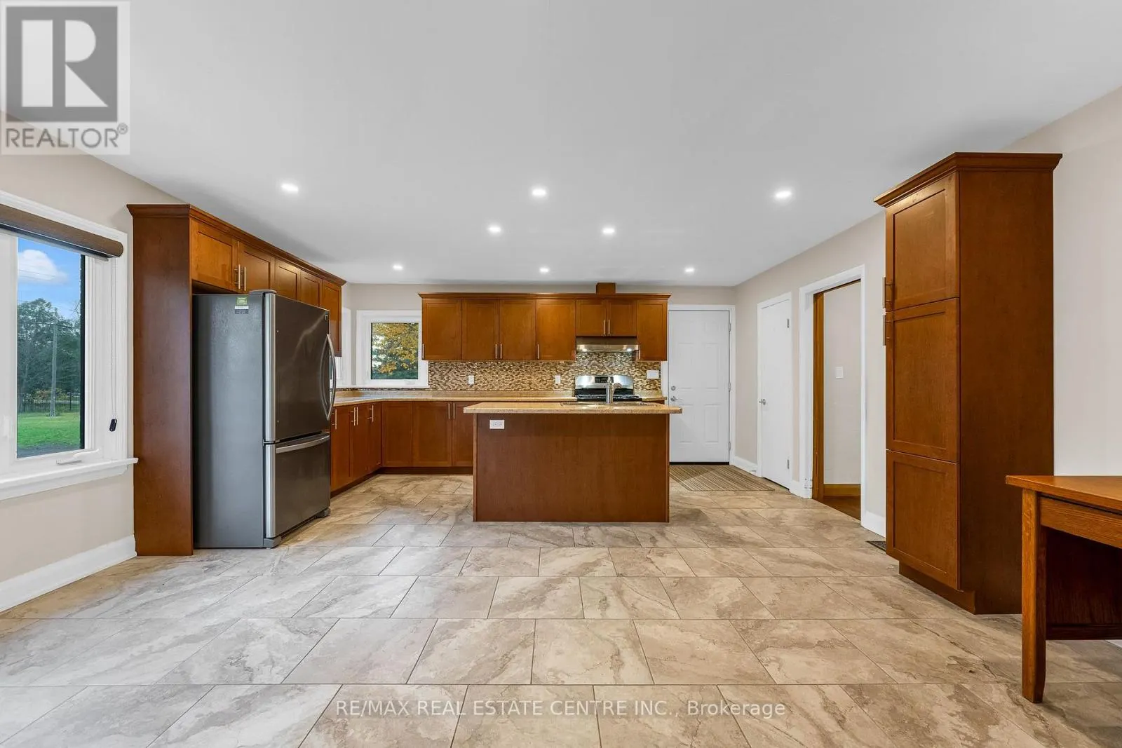 2347 GUYATT ROAD