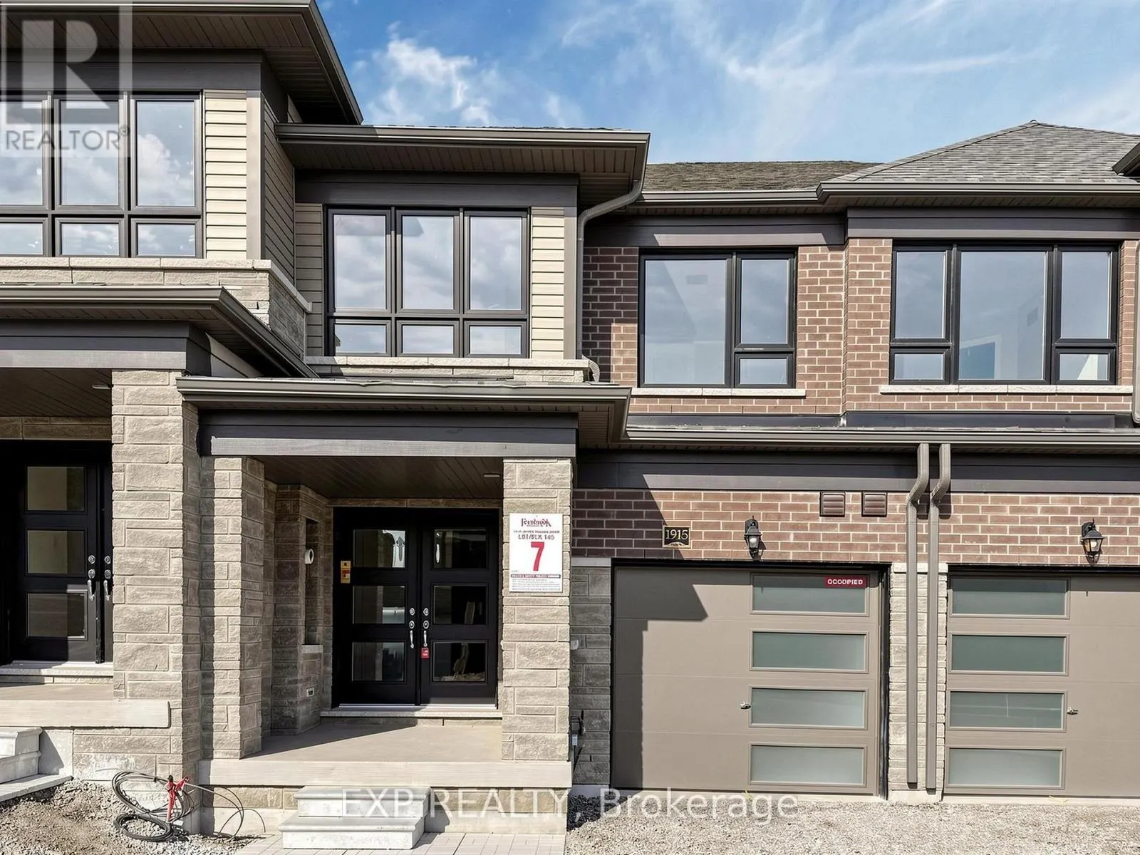 1915 UPPER THAMES DRIVE