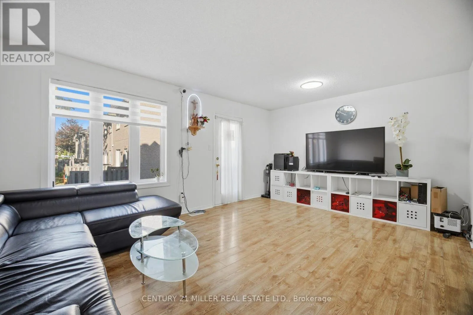 23 - 1809 UPPER WENTWORTH STREET