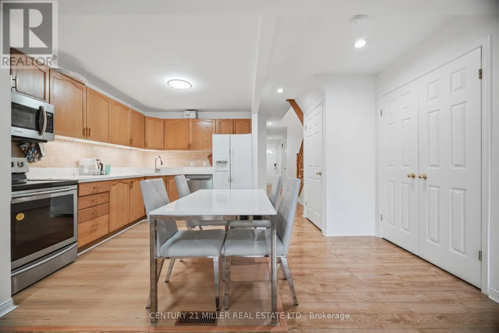 23 - 1809 UPPER WENTWORTH STREET