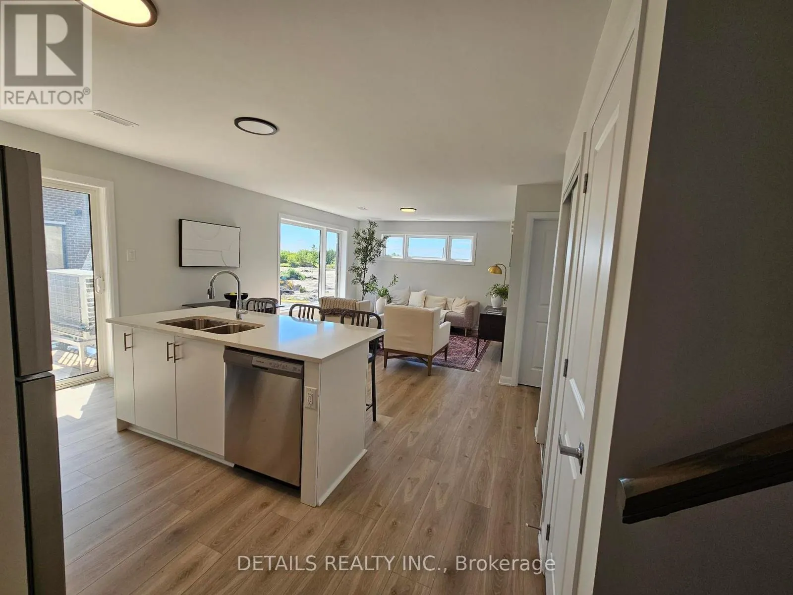 19 - 201 GLENROY GILBERT DRIVE