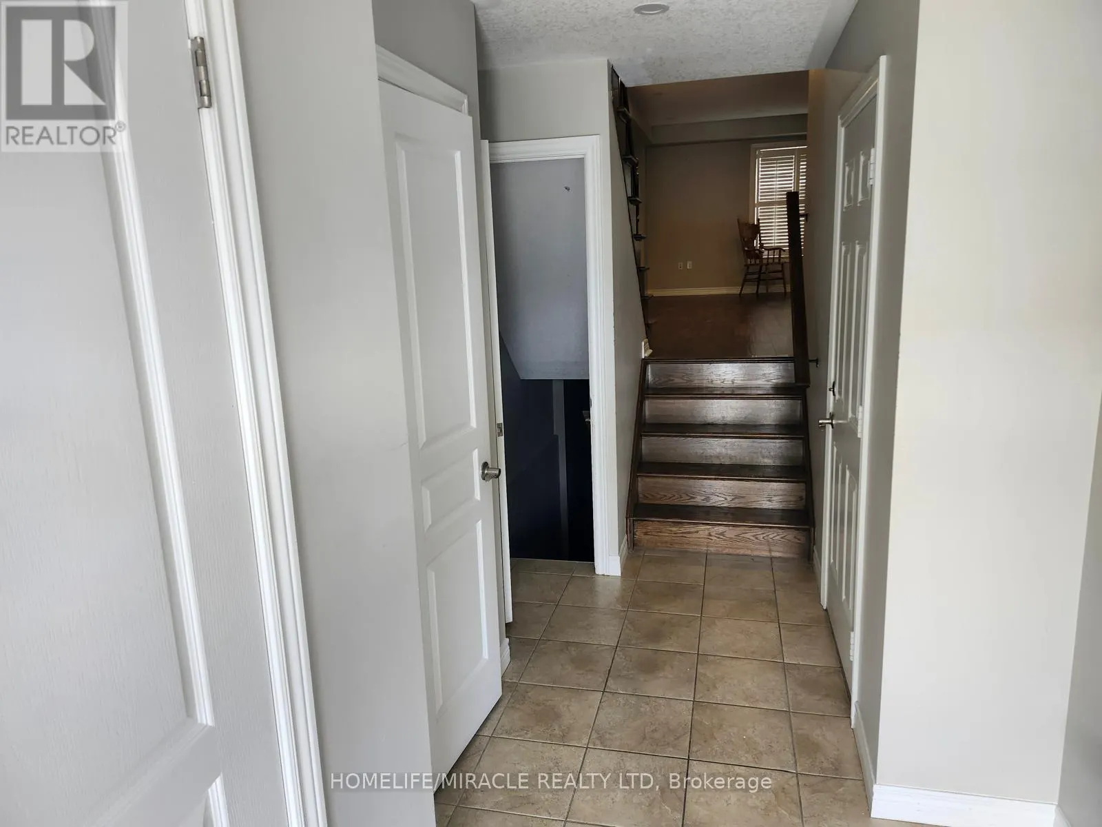 87 CHARLESWOOD CRESCENT