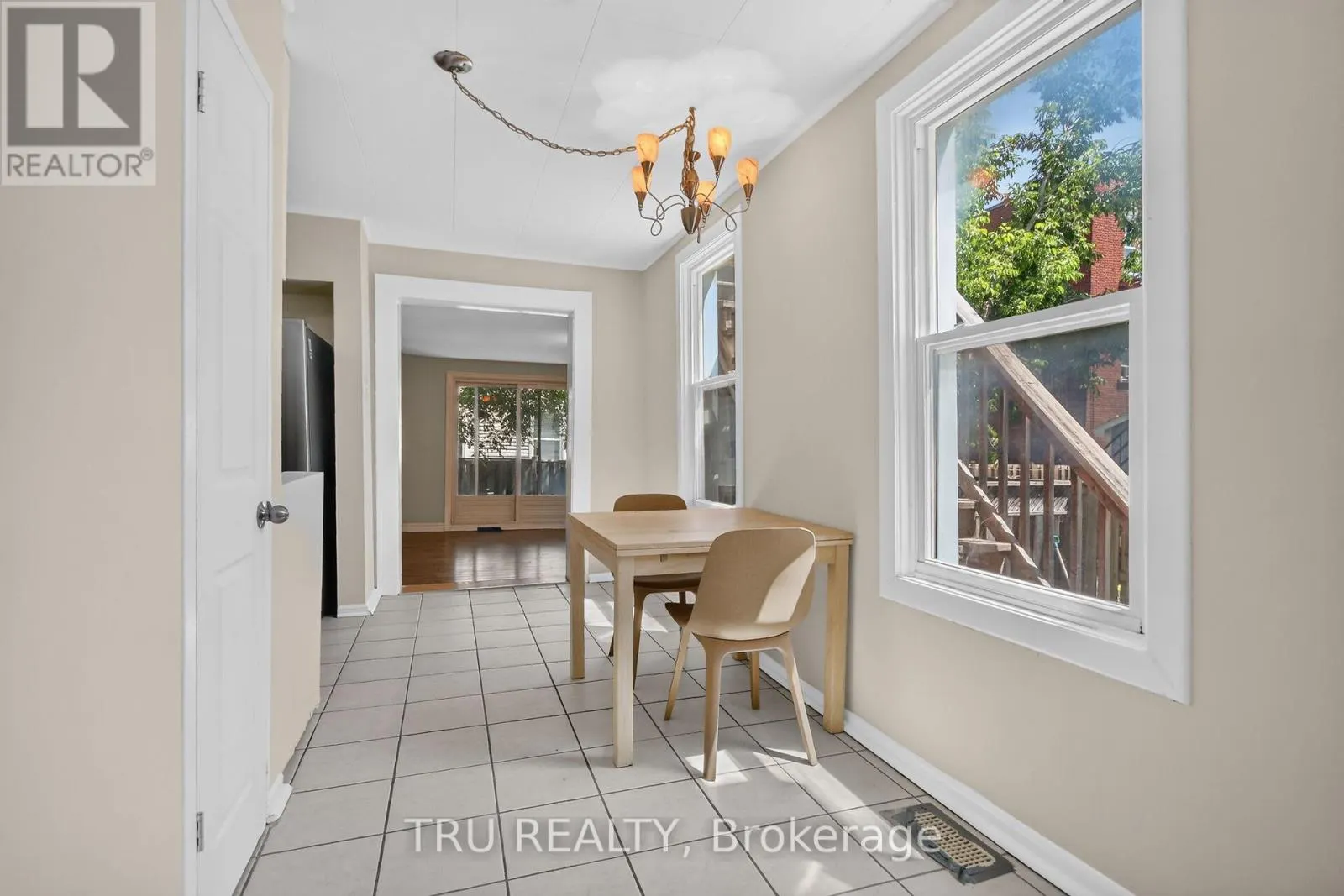 45 BELL STREET N