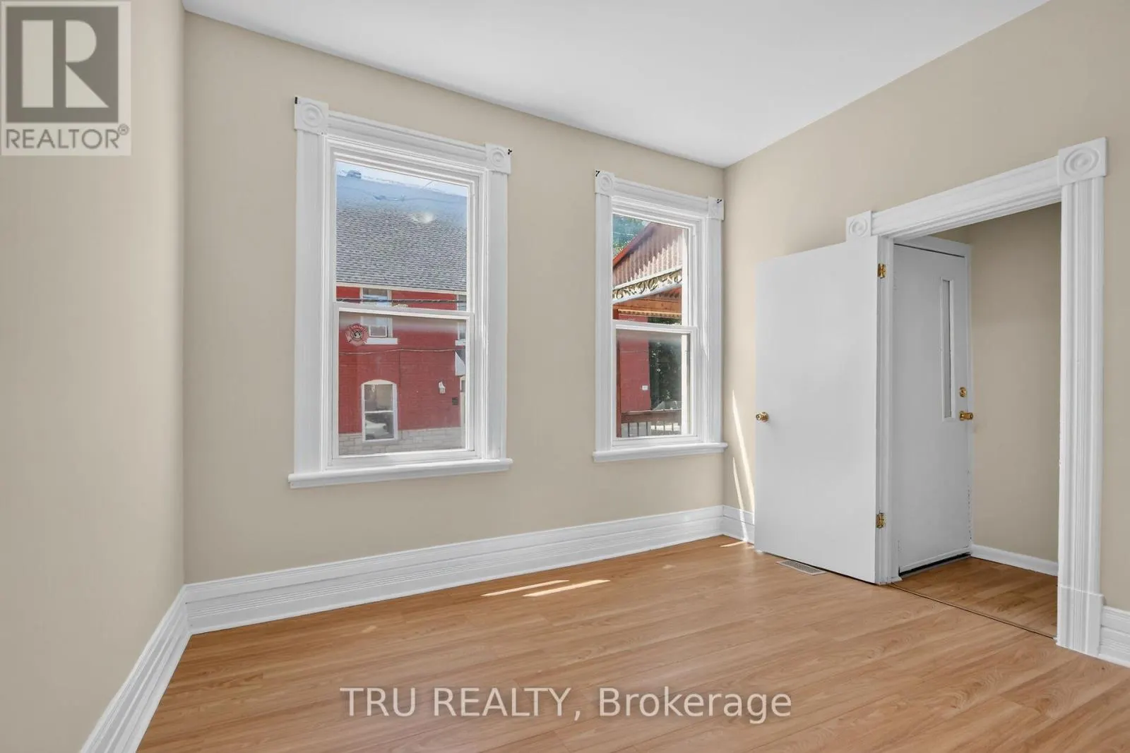 45 BELL STREET N