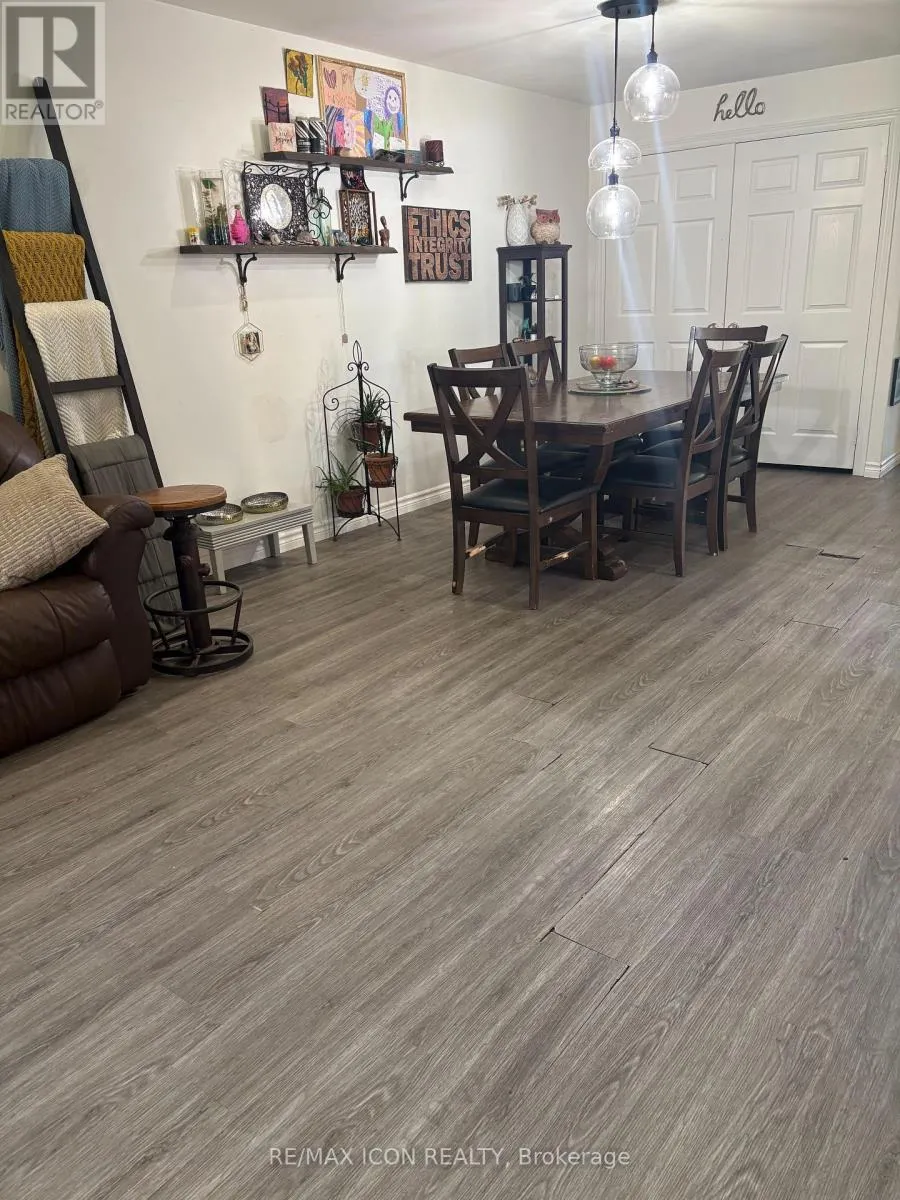B - 127 DUKE STREET S #B