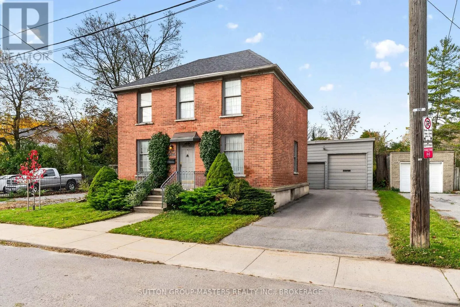212 MACDONNELL STREET