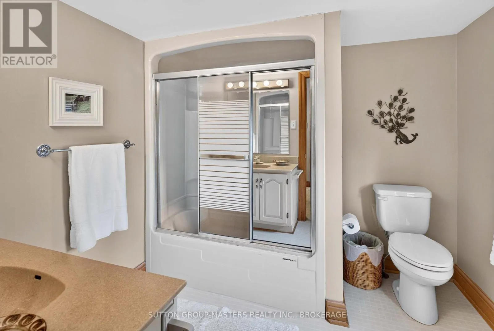 212 MACDONNELL STREET