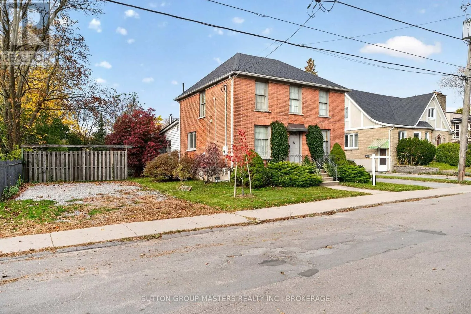 212 MACDONNELL STREET