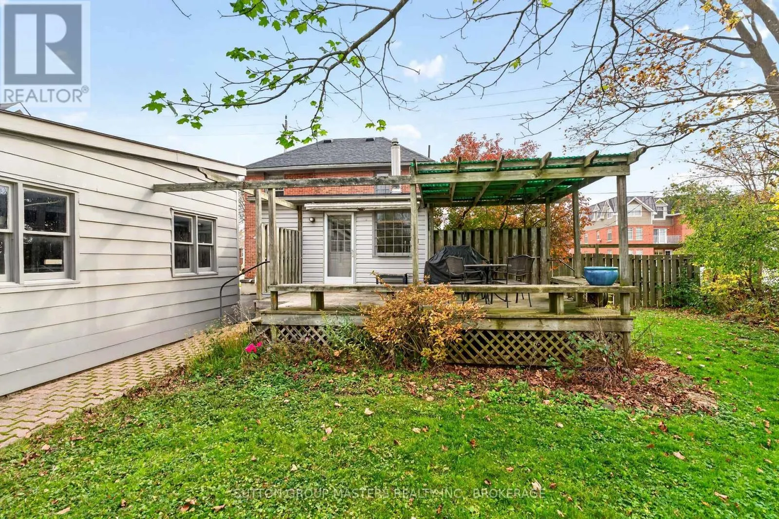 212 MACDONNELL STREET