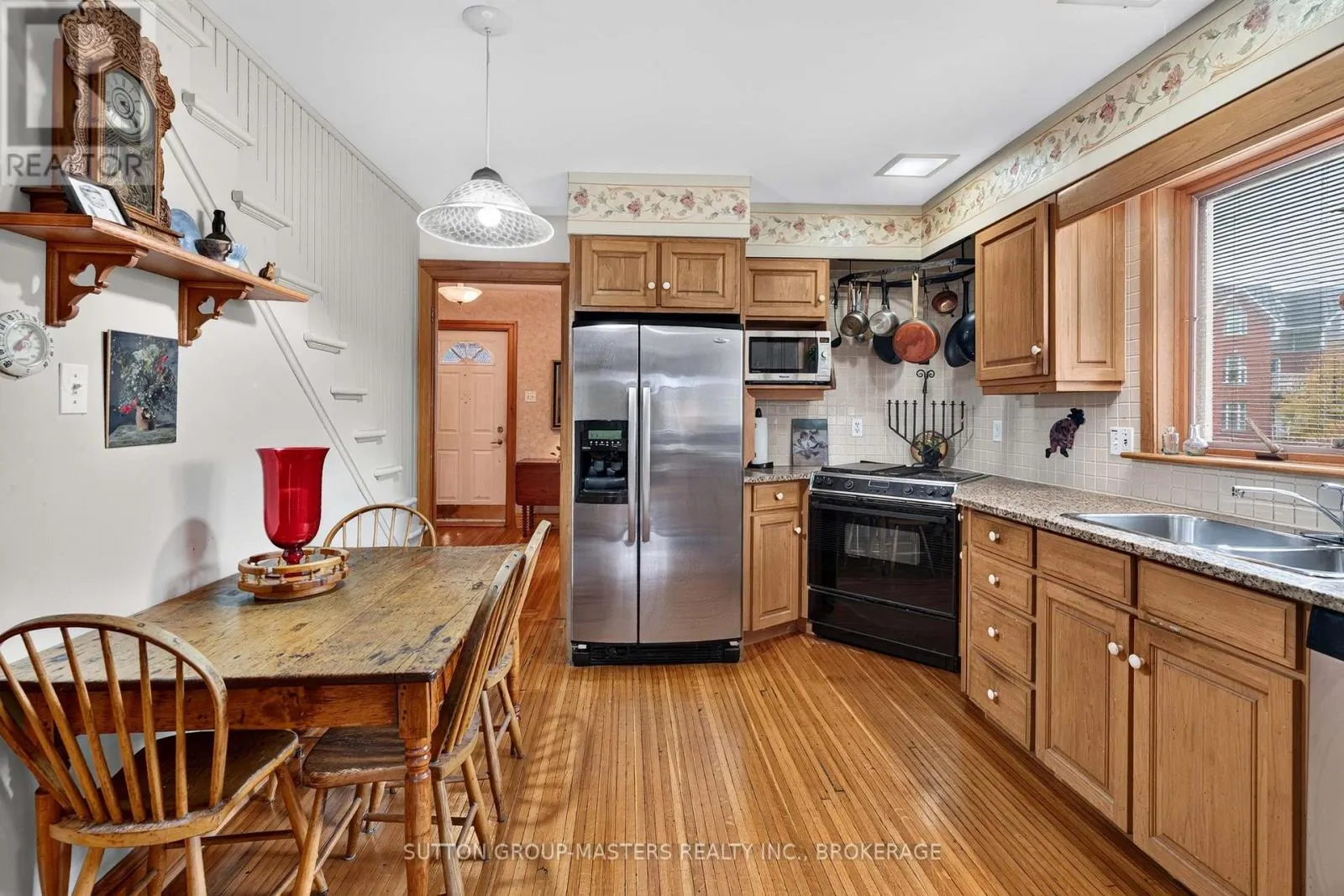 212 MACDONNELL STREET