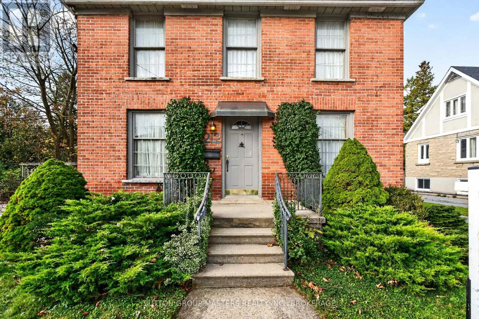 212 MACDONNELL STREET