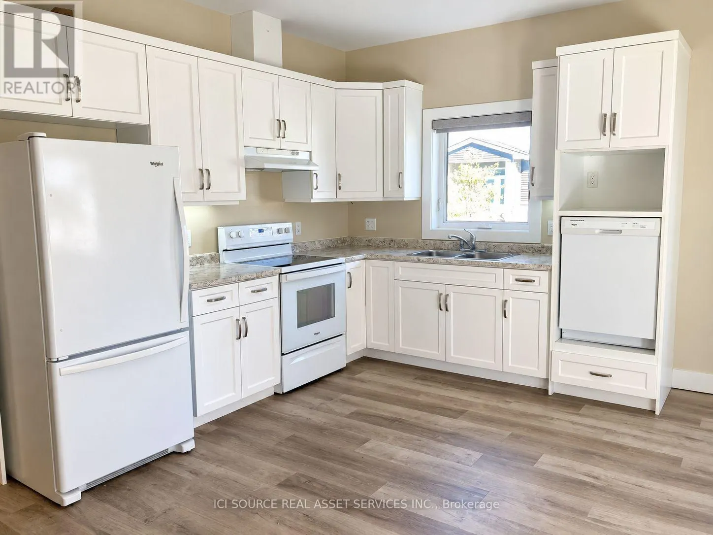 14 - 2380 9TH AVENUE E