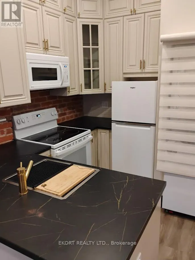 3 - 251 FRONT STREET #3