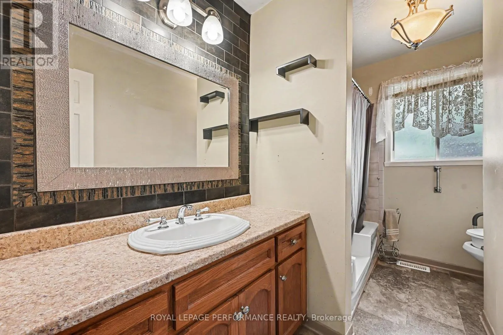 281 MEADOWVALE CRESCENT
