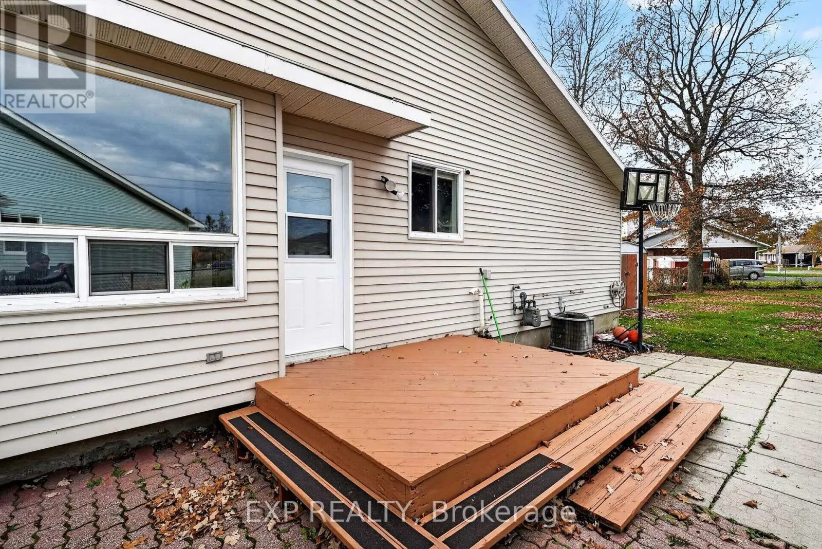 327 ANGELA CRESCENT