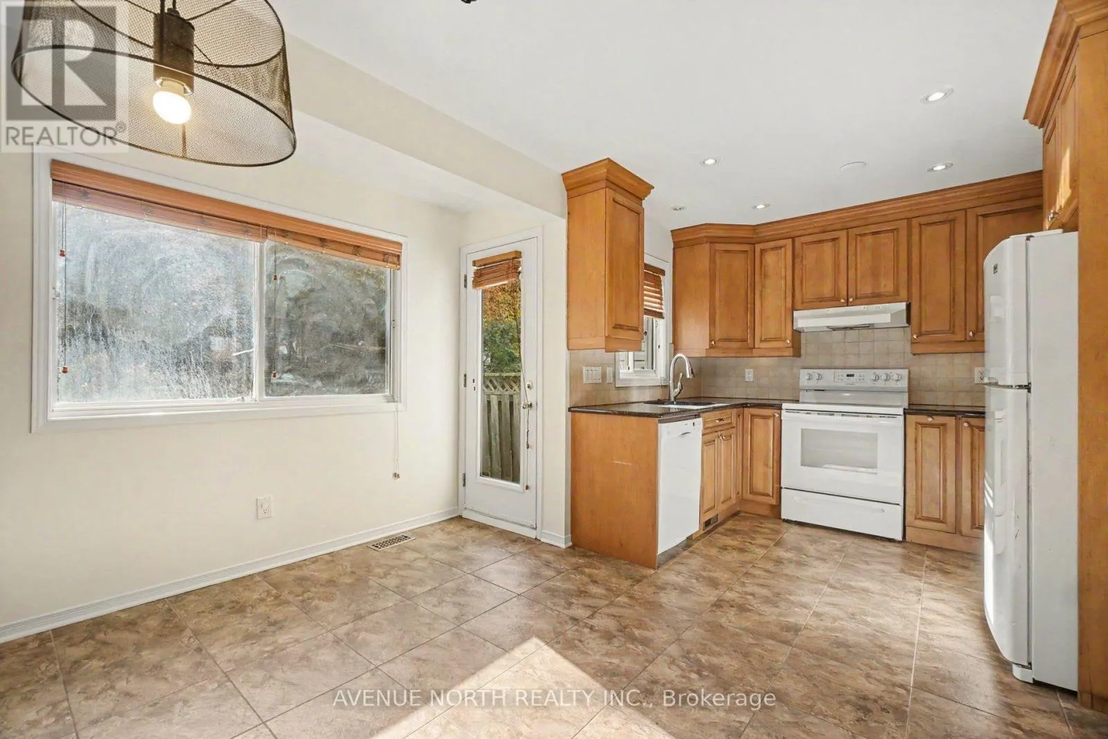 82 THORNBURY CRESCENT