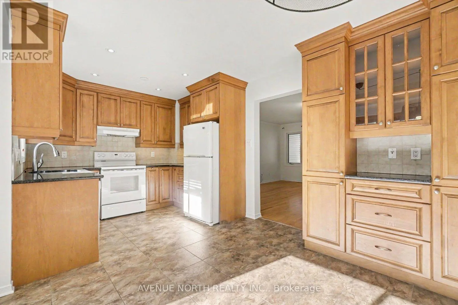 82 THORNBURY CRESCENT