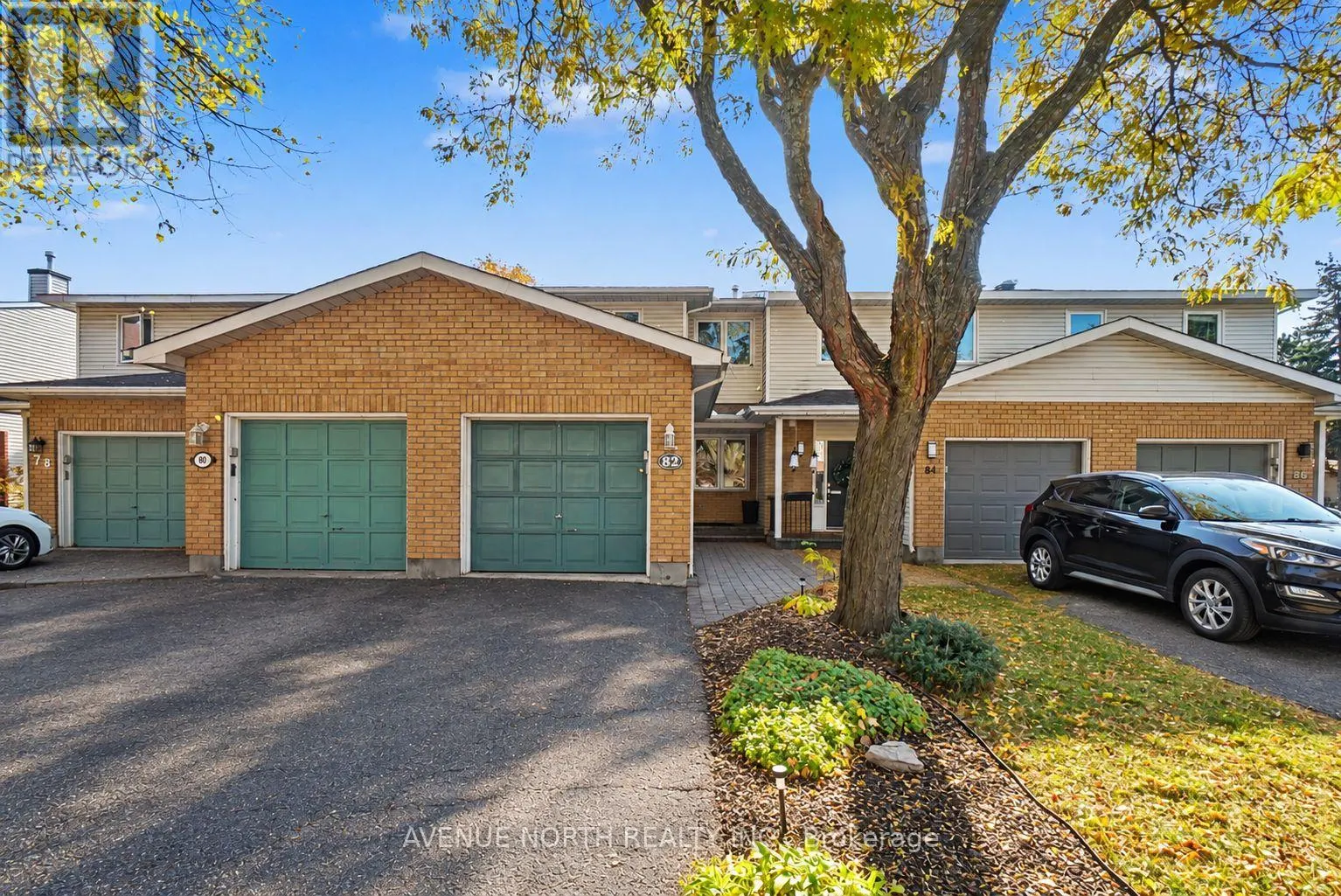 82 THORNBURY CRESCENT