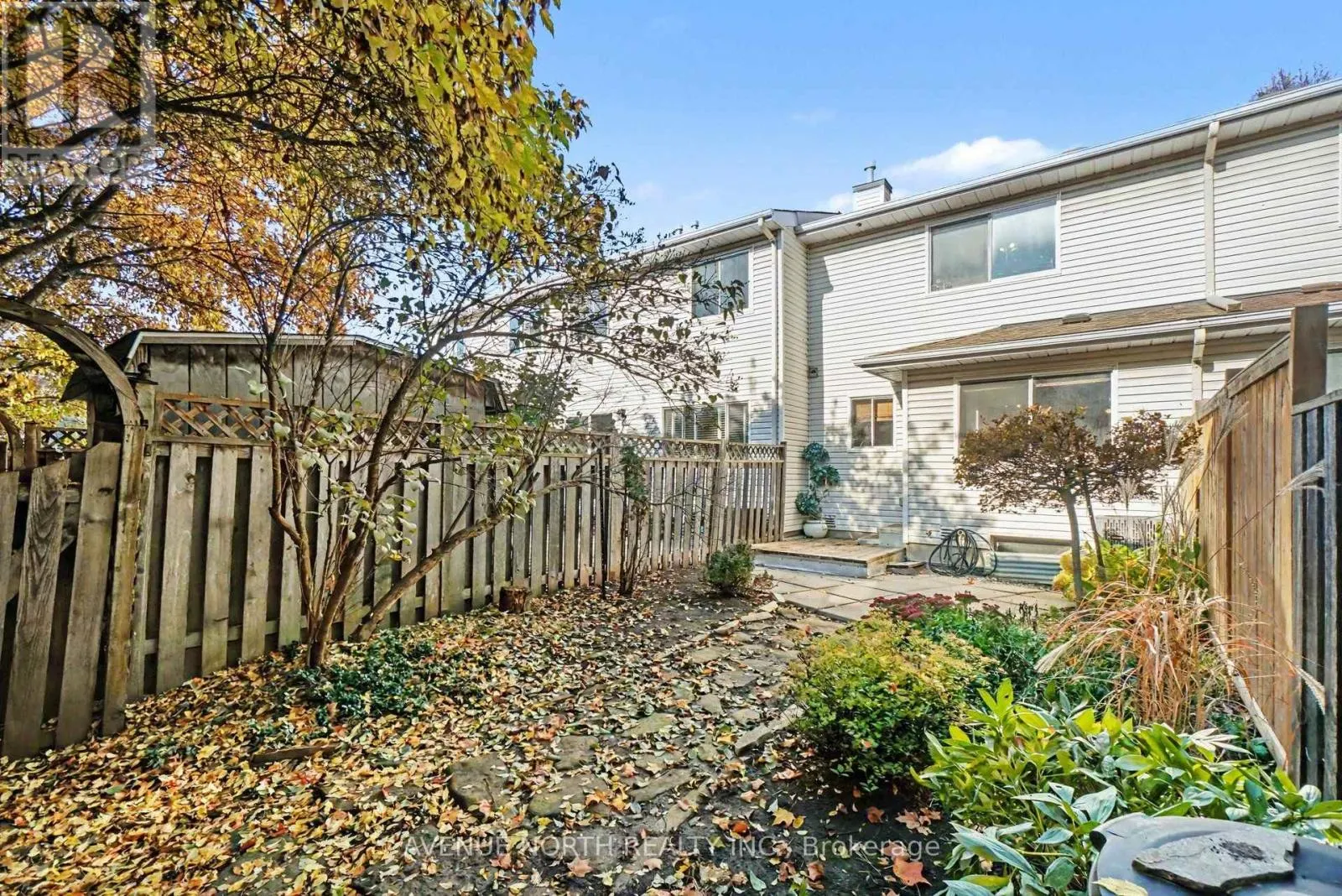 82 THORNBURY CRESCENT