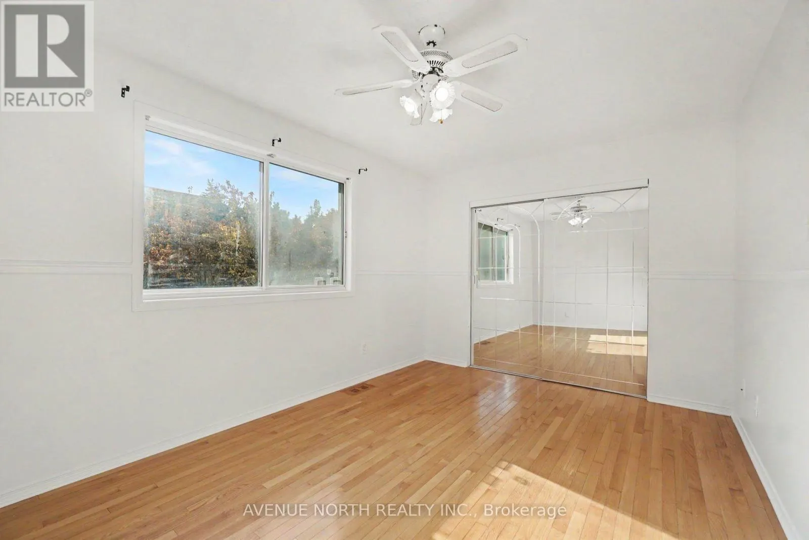 82 THORNBURY CRESCENT