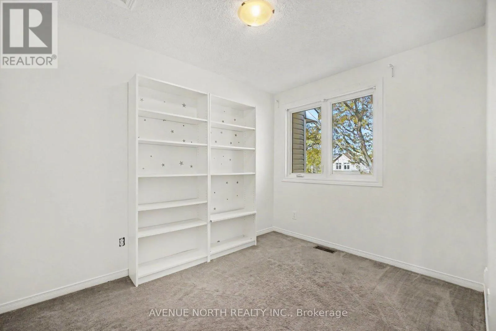 82 THORNBURY CRESCENT