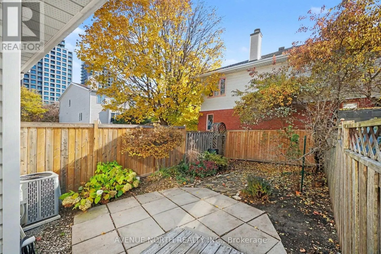 82 THORNBURY CRESCENT