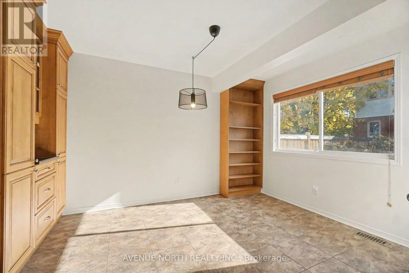 82 THORNBURY CRESCENT