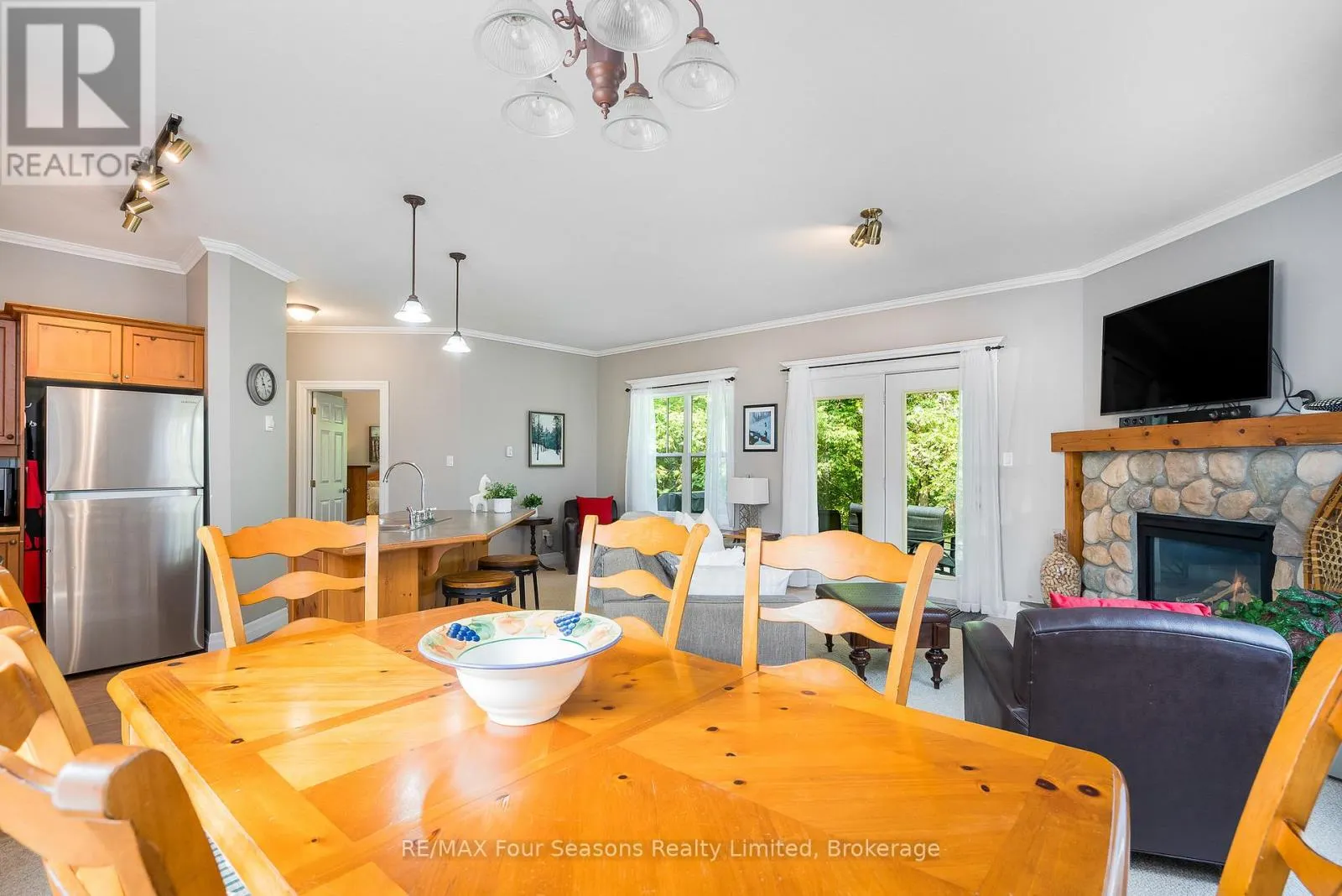 114 - 184 SNOWBRIDGE WAY #114