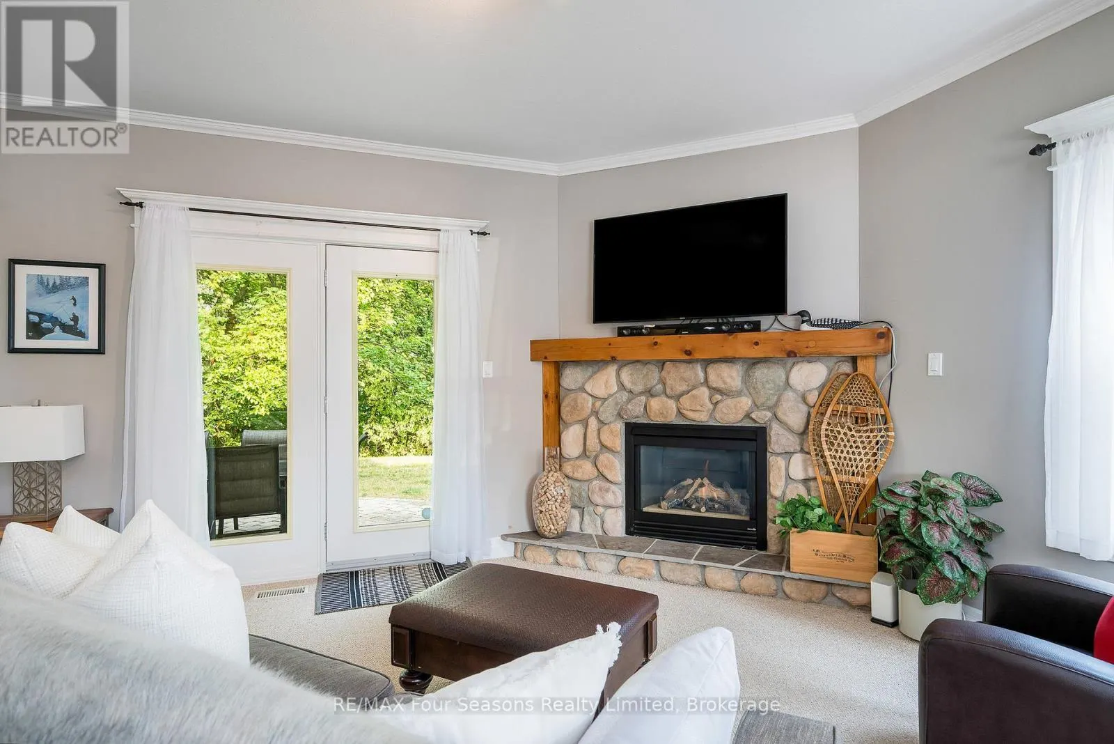 114 - 184 SNOWBRIDGE WAY #114