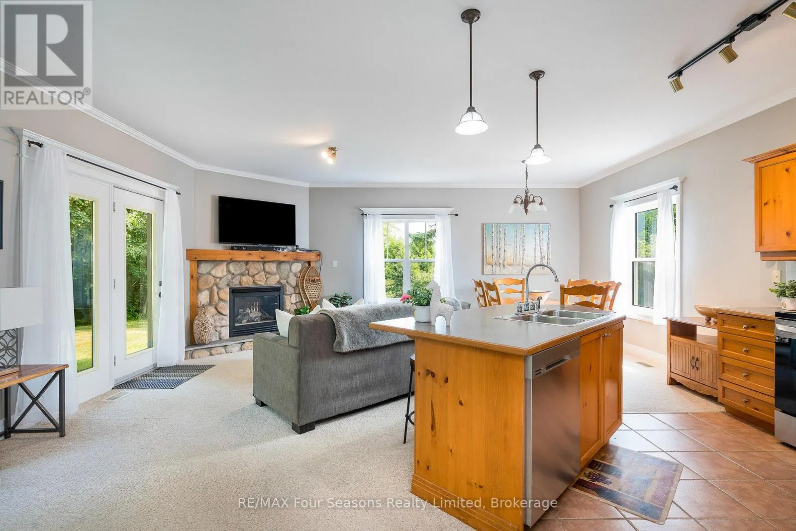 114 - 184 SNOWBRIDGE WAY #114
