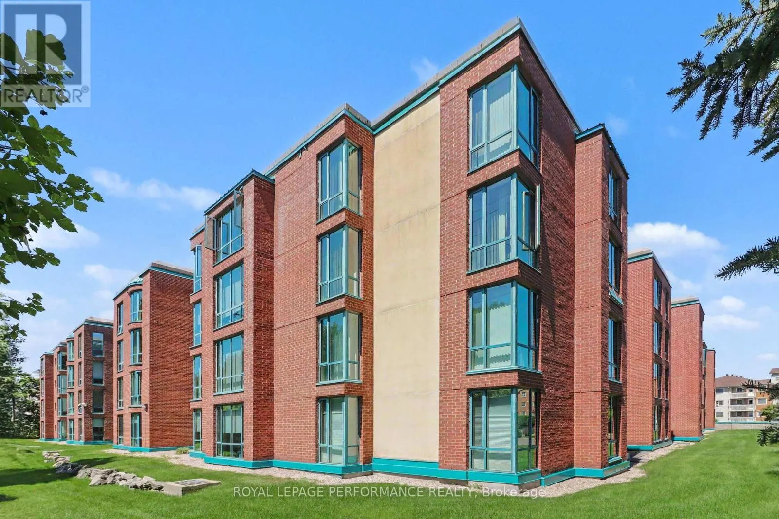 304 - 340 CENTRUM BOULEVARD