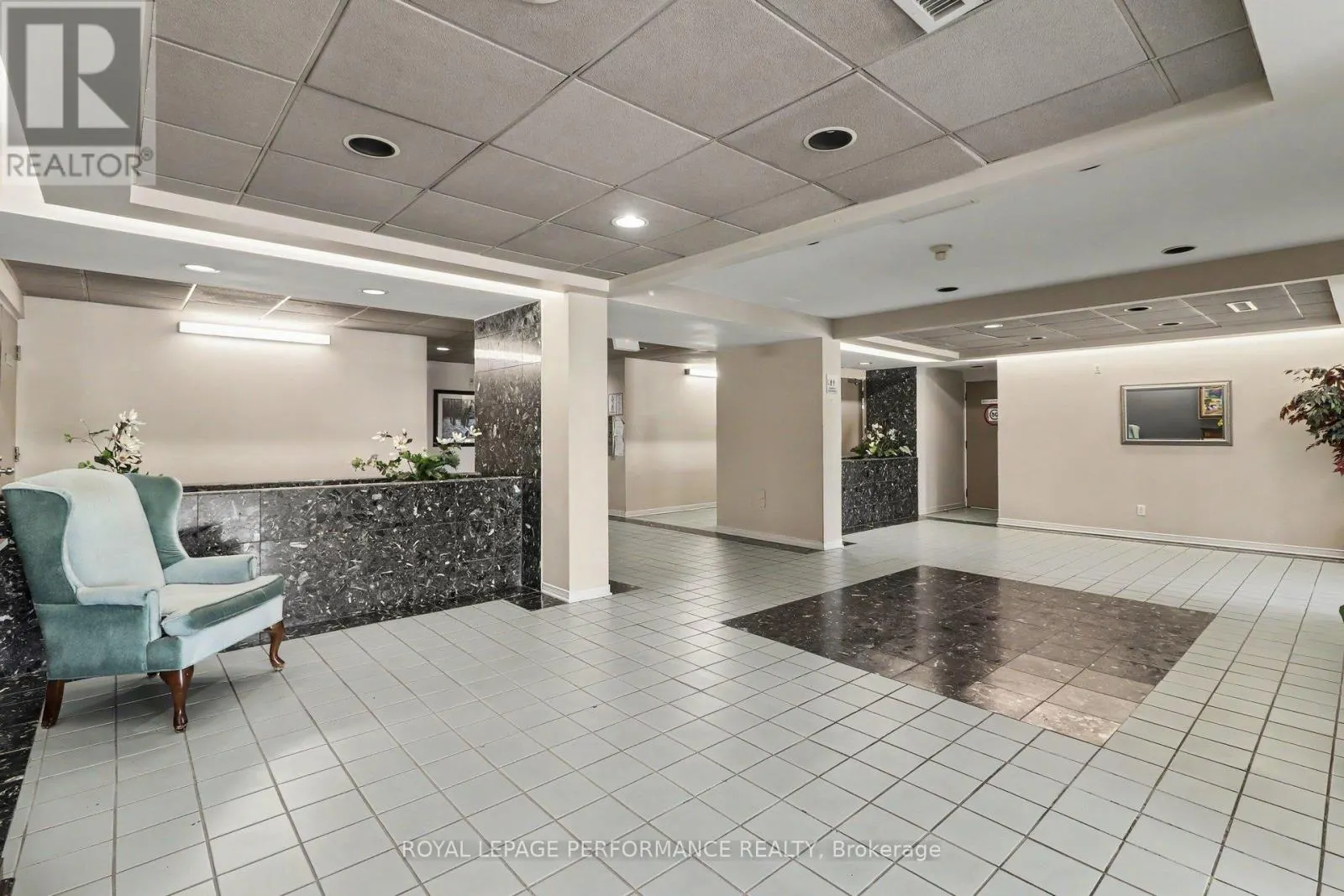 304 - 340 CENTRUM BOULEVARD