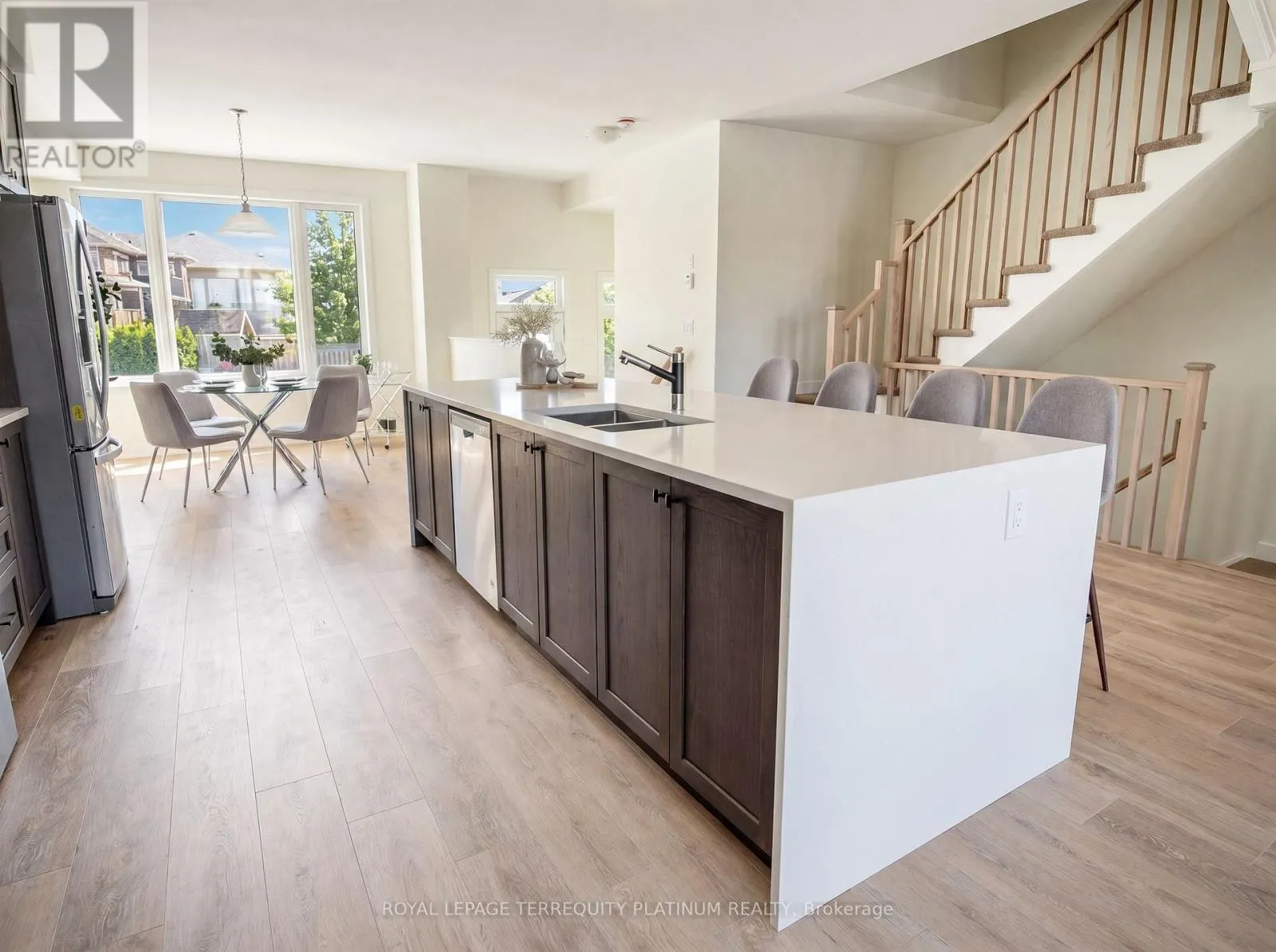 4 - 160 DENSMORE ROAD